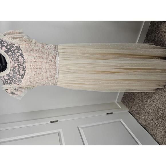 Needle & Thread - Picture 2 of 11